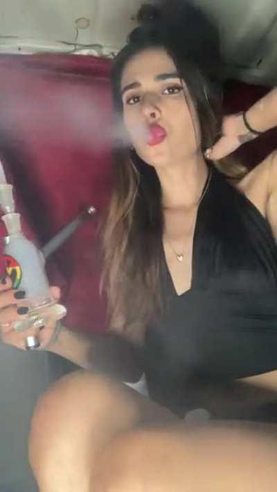 Back at it again I’m the rapist van 💦👅👅 and titties are going wild