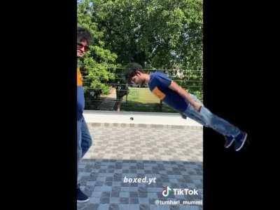 HELIKOPTER HELIKOPTER