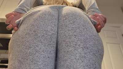 Wanna eat my ass while we watch Star Wars?