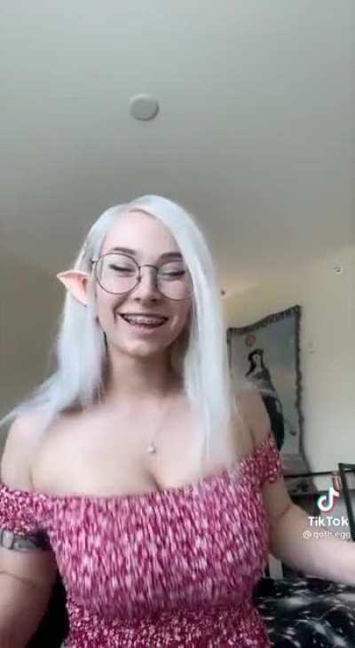 Anime girl trynna dismantle physics