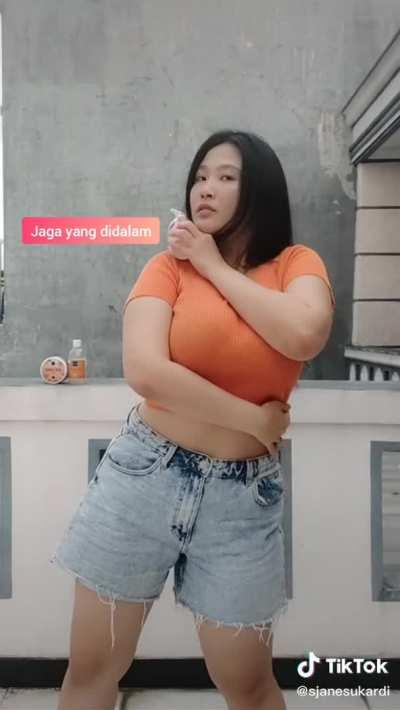 Chubby asian [@sjanesukardi]