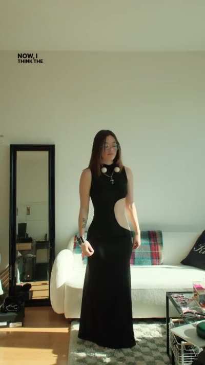 Same dress but with straight hair