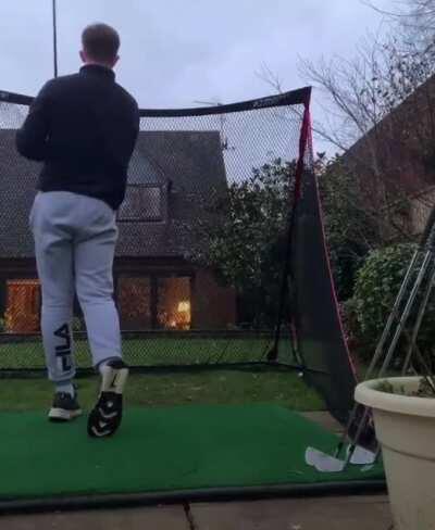 This guy definitely didn’t set up his new golf net correctly