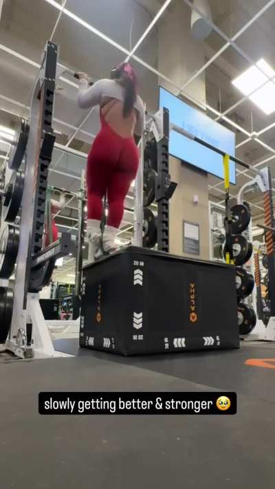 Jennie Garcia (@jennieg.x)