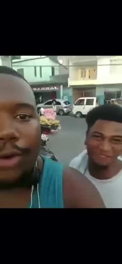 Luba encontra um microfone: