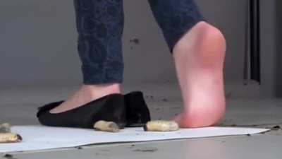 sexy young girl crushes worms