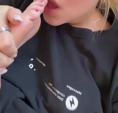 Im free now🥰 wanna play?😜🦶🏻