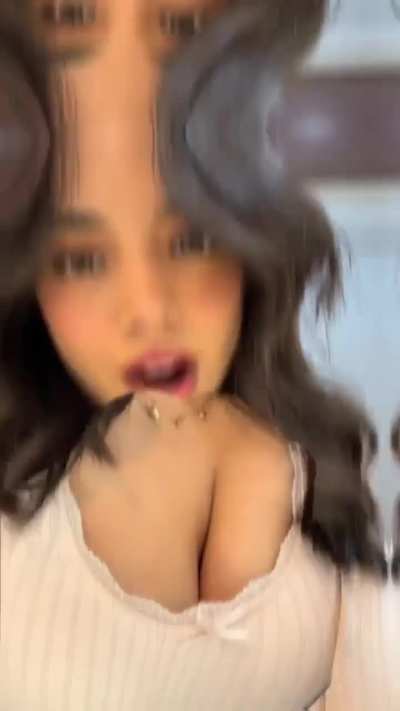 Aahhhh Muskan aek baar apne yeh mote mote doodh chusva de baby 🥵💦