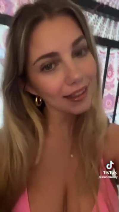 If she got that tapestry she a thot