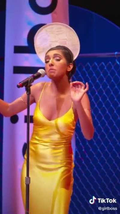 rupi kaur reading her own poems is a HARD watch