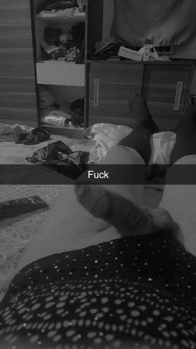 Omggg I'm screwed 😭😭 it won't get hard😭😭😭