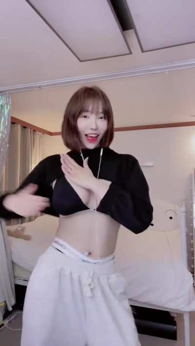 Pretty asian 😍 👀 🔞 