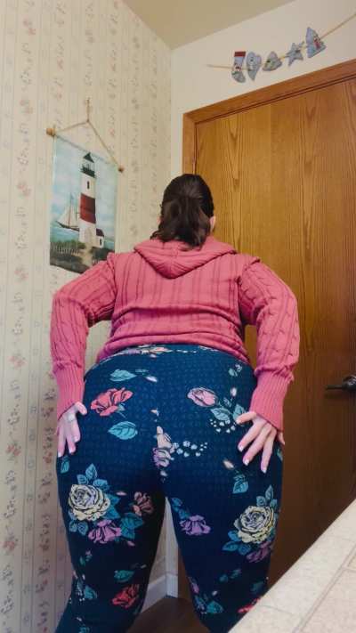 She says it’s gross to smell her farts. I say, “My farts were created for you to sniff” 😈