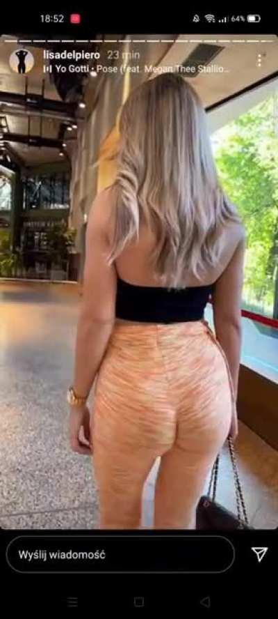 Damn that booty