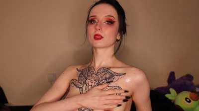 My boobs keep getting in the way of my tattoo care! Links to view are down below ⬇️