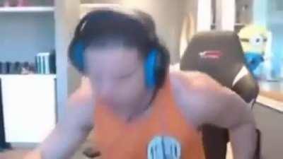 NIKKE PLAYERS ON TWITTER WHEN THEY SEE @NIKKE_EN TALKING ABOUT FANART INSTEAD OF ADRESSING THE BUGS PRESENT IN THE GAME SINCE DAY 1