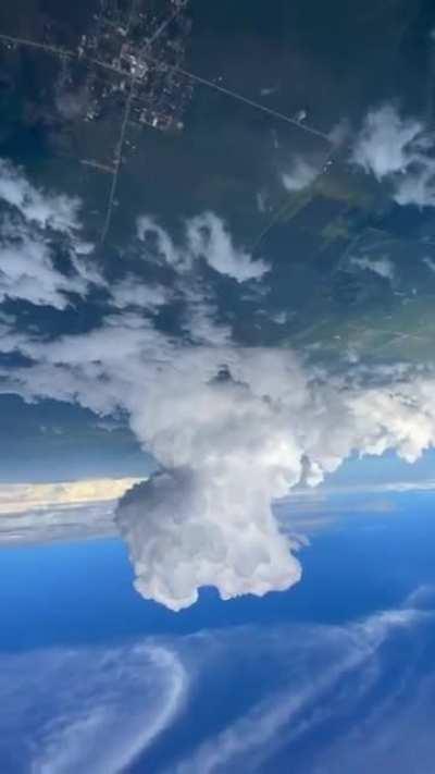 Просто перестань глядеть в пол, и взгляни по другому!