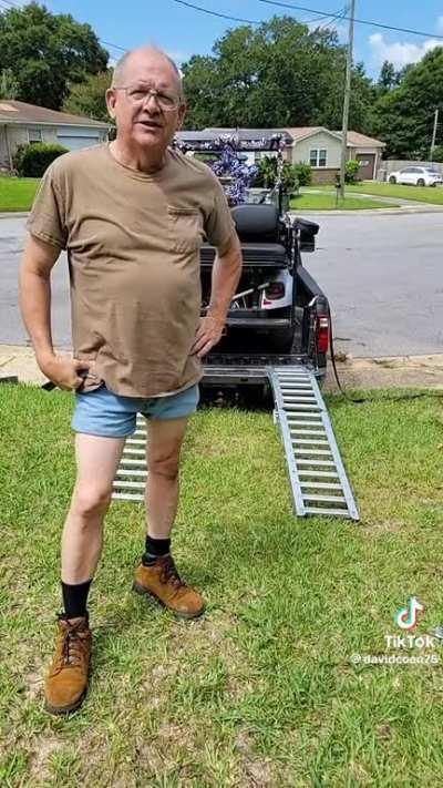 Who wears short shorts