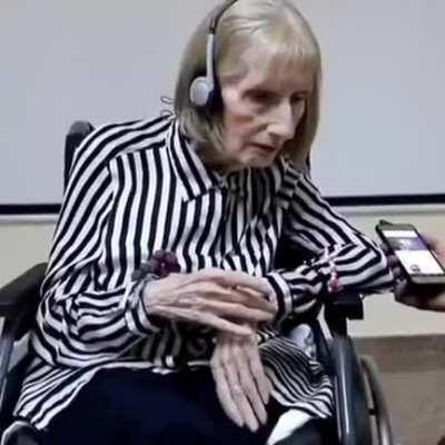 Старая балерина с болезнью Альцгеймера, слушая Чайковского, вдруг вспоминает все свои движения и хореографию танца