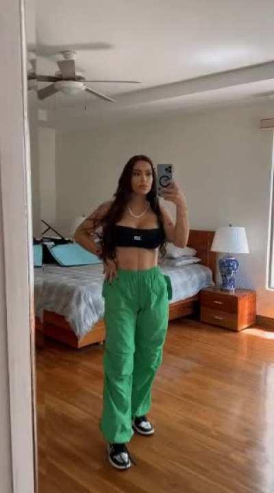 Who wants to make this titties bounce