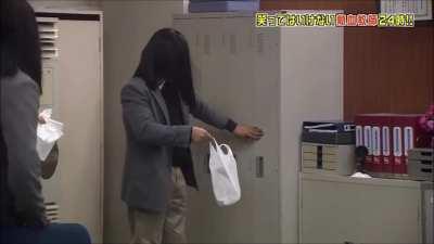 Enthusiastic Teachers Batsu Game - The stinky insole