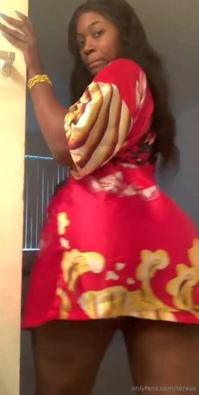 the way it jiggles & the kitty peeks