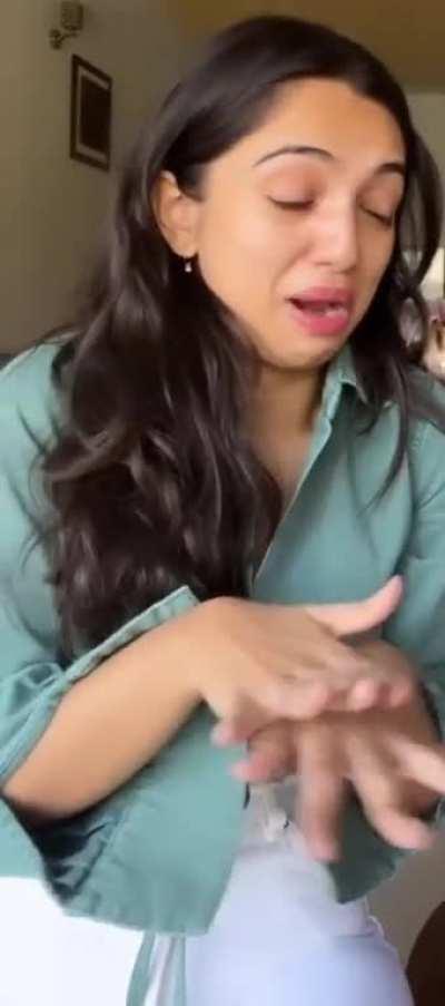 Ahsaas Channa Deep Clevage Visible 😍😍😍