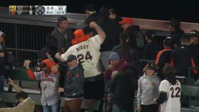 [Highlight] Captain Brandon Belt blasts a 2-run homer to make it 8-1 Giants