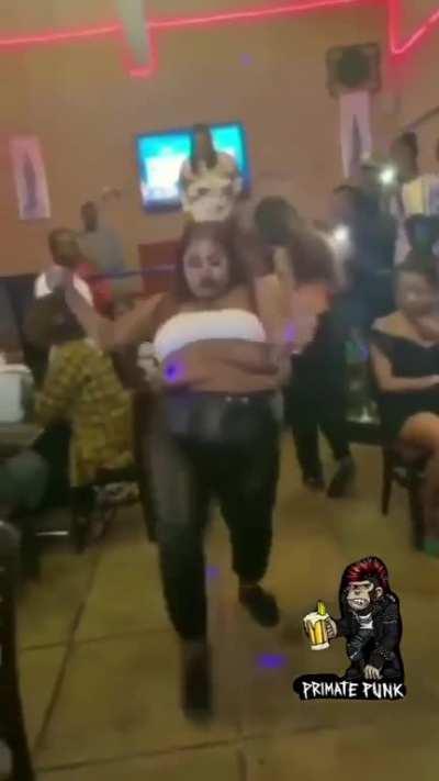 Chichis con segundo piso si yo lo vi ustedes tambien,harbanos hasta en las piores