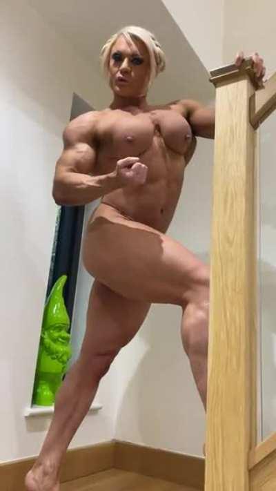 Big buff and naked IFBB Pro Lisa Cross