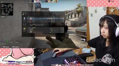 This is the first time I saw someone using their thumb to shoot in an FPS.