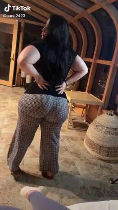 Latina MILFs 🥵 >