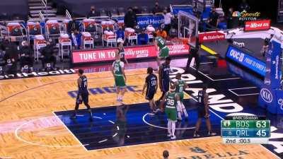 [Highlight] Jayson Tatum splashes the baseline fadeaway to end the first half