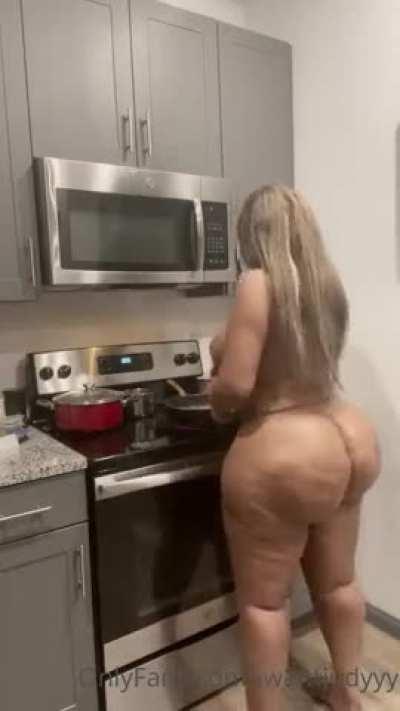 chunkyS0ups presents Gyatt Damn 🍑🍑🍑