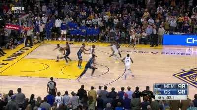 [Highlight] Curry can't get the game-winning 3 to fall at the buzzer - game headed to OT