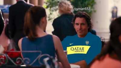 POV estás en la terminal de retiro tomandoté un café