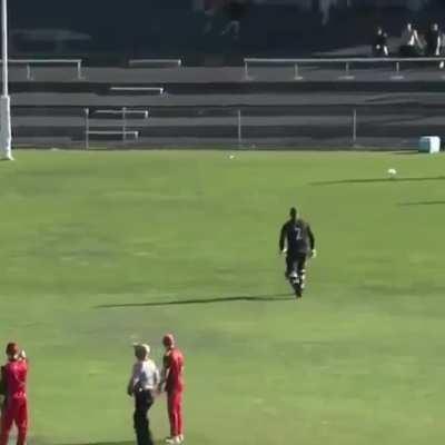 Ash anna would be proud of the Aussie clubbies #mankad