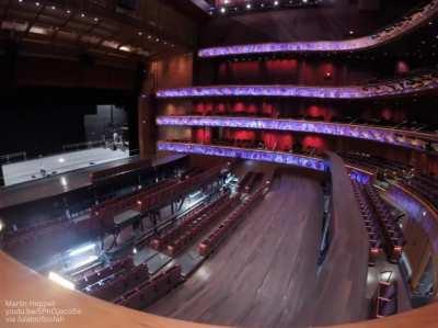 Automated floor transition at concert hall