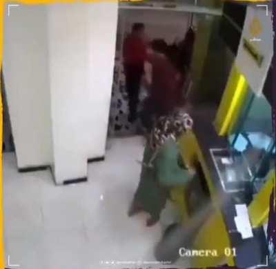 Woman unsatisfied with her bank decides to leave a grenade inside.