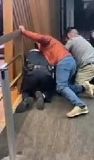 Man hits a cop at the airport