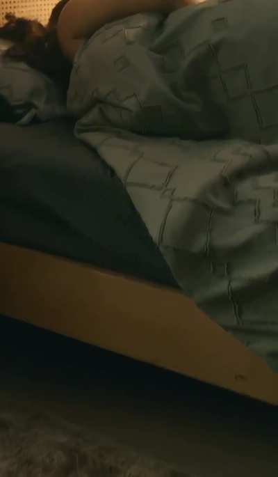 Aaika ho Aaika.... Brahman Bai Priya Bapat ni dila ajun ek lesbian scene... Officially Lesbian zalli aahe... Aani 0.42 seconds var kya ti smooth back.