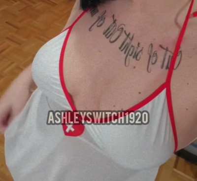 What do you notice first, my boobs or my lips?