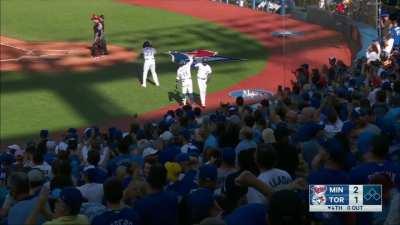 [Highlight] [Highlight] Marcus Semien gives the Blue Jays their first hit of the day with a monster blast for his 40th bomb of the season