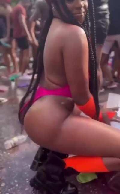 Pon di cooler (@_meekzz_)