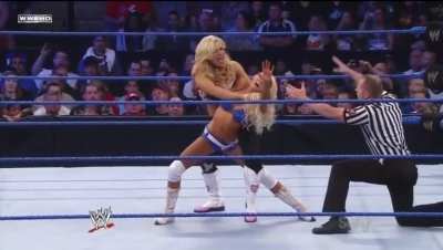 Kelly Kelly getting put in such a humiliating submission