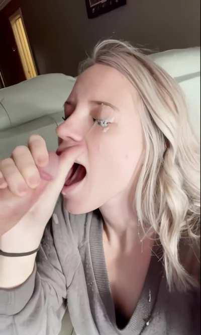 She blasts her own eye