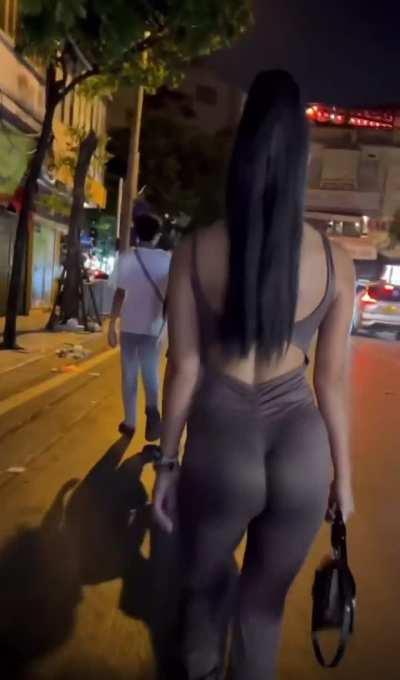 Tight pants walking bounces 