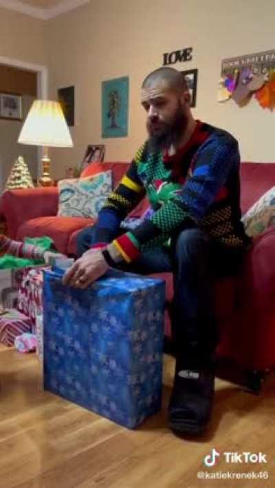 This is the best and most amazing response to someone getting a ps5 for Christmas!