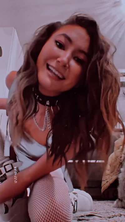 Kimiko Glenn - Sexy dance showing off her tight, petite body