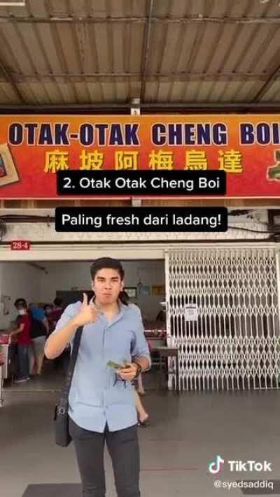 Syed Saddiq introducing mostly Chinese owned eateries in Muar